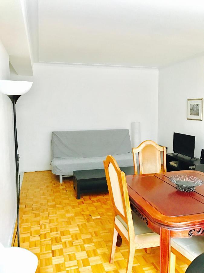 Stylish Apartment: Comfortable In The Golden Square Mile Apartamento
